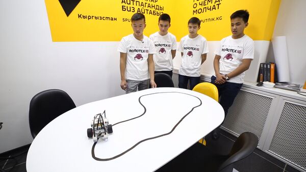 Кыргызстандык Теңирбек, Флешбек роботтору эл аралык сынакка катышты - Sputnik Кыргызстан