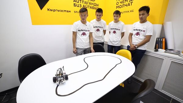 Робот Флешбек ездил и сам поворачивался — творение школьников из Нарына - Sputnik Кыргызстан