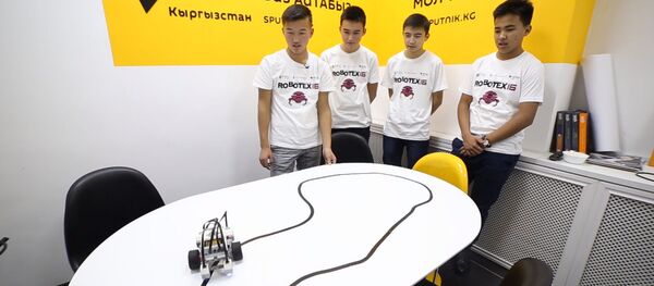 Робот Флешбек ездил и сам поворачивался — творение школьников из Нарына - Sputnik Кыргызстан