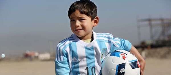 Юный фанат Месси из Афганистана Муртаза - Sputnik Кыргызстан