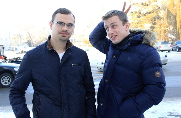 Кыргызстанские юмористы участники проекта Minimum Дмитрий Мизрахи и Денис Муравьев (слева на право) - Sputnik Кыргызстан