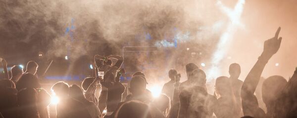 Отдыхающие в ночном клубе. Архивное фото - Sputnik Кыргызстан