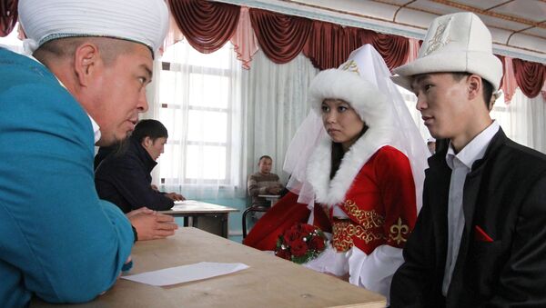 Церемония массового бракосочетания 50 молодежных пар - Sputnik Кыргызстан