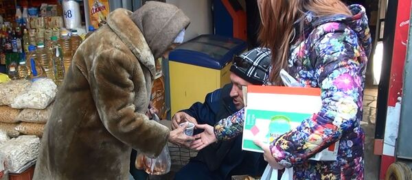 Акция Другие люди для помощи бездомным и малоимущим в Бишкеке Акция Другие люди для помощи бездомным и малоимущим в Бишкеке - Sputnik Кыргызстан