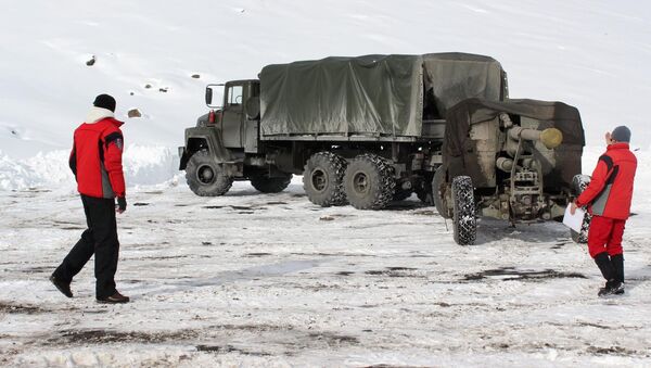 Принудительный спуск снежных лавин на автодороге Бишкек-Ош - Sputnik Кыргызстан