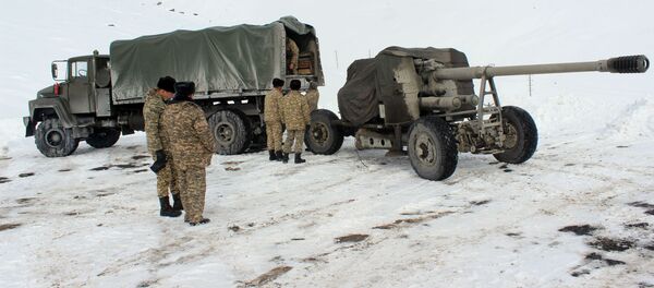 Принудительный спуск снежных лавин на автодороге Бишкек-Ош - Sputnik Кыргызстан