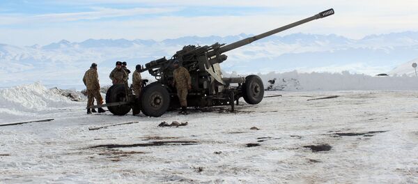 Кар көчкүнү атайылап түшүрүү иш-чаралары. Архив Кар көчкүнү атайылап түшүрүү иш-чаралары. Архив - Sputnik Кыргызстан