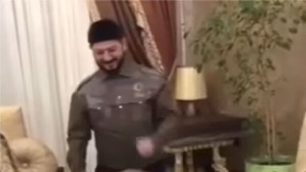 Как Михаил Галустян репетировал пародию на Кадырова перед ним самим - Sputnik Кыргызстан