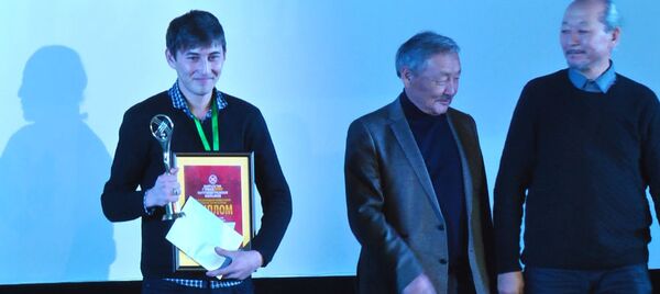 Кыска метраждуу тасмалар фестивалынын жеңүүчүлөрүнө сыйлыктар тапшырылды - Sputnik Кыргызстан