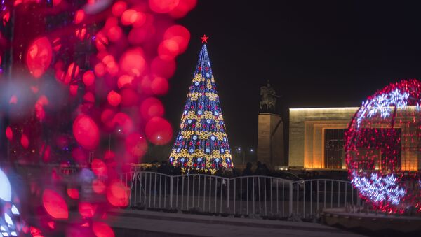 Главная новогодняя елка на площади Ала-Тоо. Архивное фото - Sputnik Кыргызстан