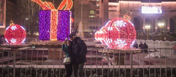 Тестовый запуск главной новогодней елки Кыргызстана - Sputnik Кыргызстан