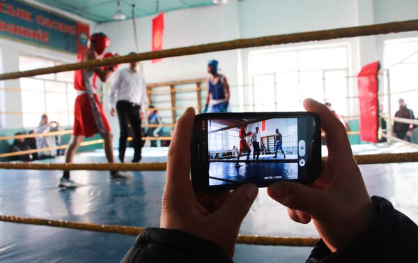 В соревнованиях участвуют боксеры из Иссык-Кульской области и Канта — всего более 60 - Sputnik Кыргызстан