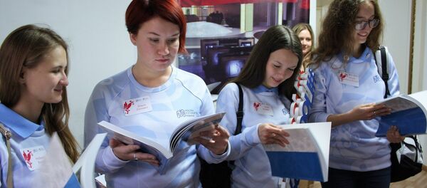 Занятия волонтерами программы Послы русского языка в Кыргызском экономическом университете - Sputnik Кыргызстан