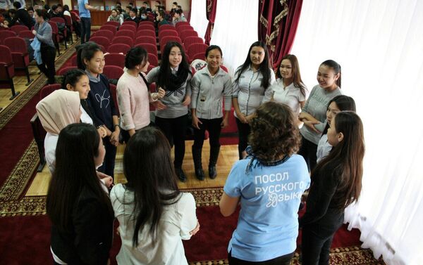 Волонтеры программы Послы русского языка проводят занятия в Кыргызстане - Sputnik Кыргызстан