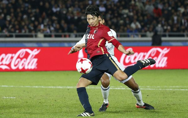 Но в конце первого тайма футболист японского клуба Гаку Сибасаки сравнил счет - Sputnik Кыргызстан