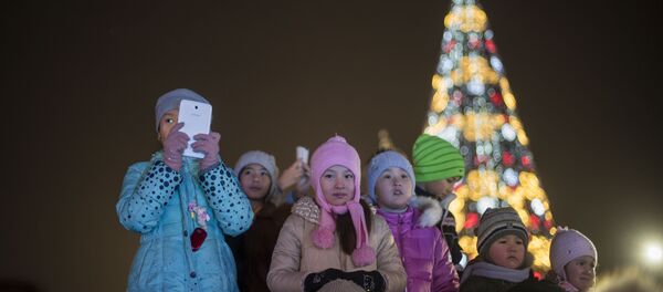 Церемония зажжения главной новогодней елки на площади Ала-Тоо - Sputnik Кыргызстан