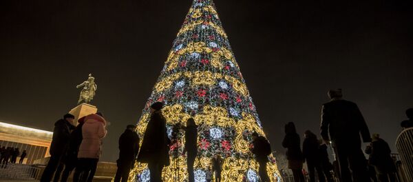 Жаңы жылдык балаты. Архив Жаңы жылдык балаты. Архив - Sputnik Кыргызстан