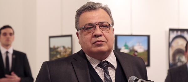 Посол России в Турции Андрей Карлов во время открытия фотовыставки в Анкаре - Sputnik Кыргызстан