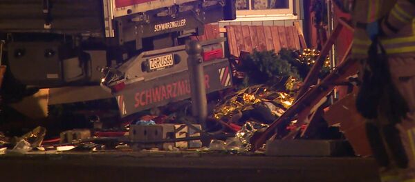 Грузовик совершил наезд на толпу людей в Берлине. Кадры с места ЧП - Sputnik Кыргызстан