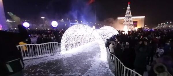 Sputnik 360: зажжение главной елки Кыргызстана - Sputnik Кыргызстан