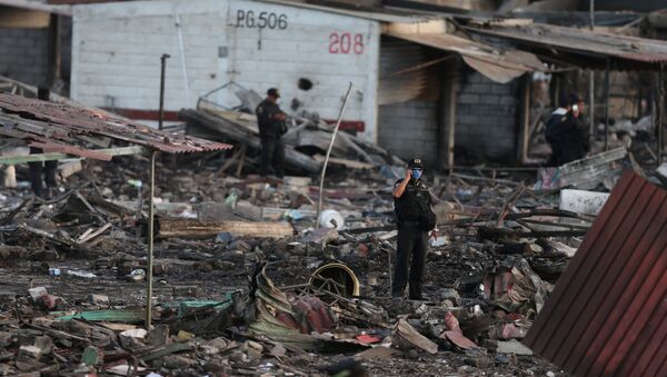 Последствия взрыва на рынке фейерверков в Мексике - Sputnik Кыргызстан