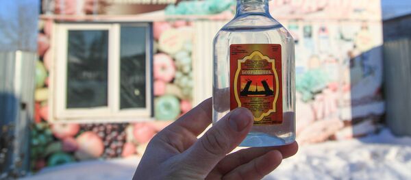 Подпольный цех по розливу концентрата для ванн с боярышником - Sputnik Кыргызстан