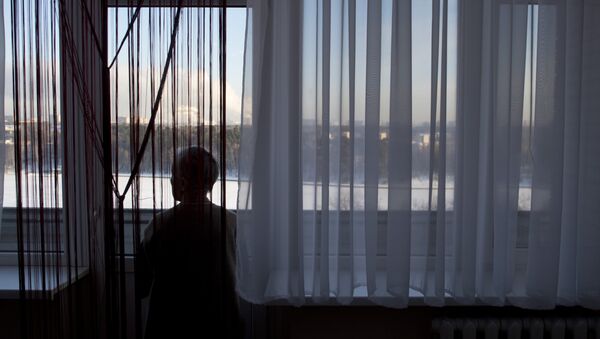 Женщина на балконе. Архивное фото - Sputnik Кыргызстан