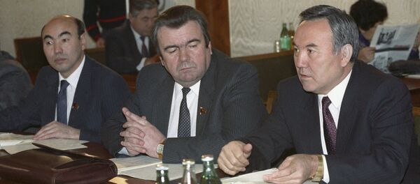 Президент КР Аскар Акаевич Акаев, Президент Молдовы Мирча Снегур и Президент Казахстана Нурсултан Абишевич Назарбаев. Переговоры о создании СНГ, 21 декабря 1991 года в городе Алматы. Архивное фото - Sputnik Кыргызстан