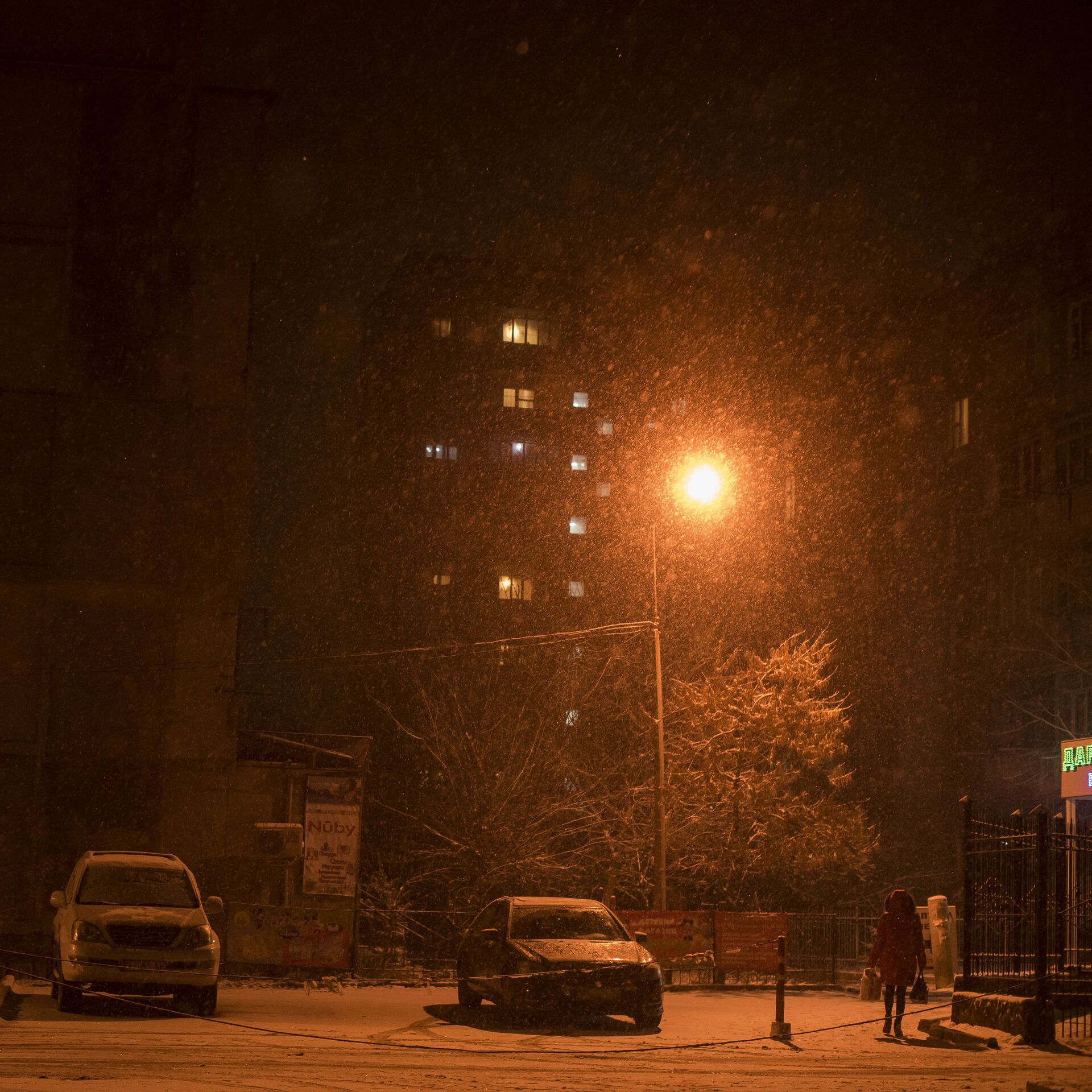 Пятница ночь погода. Снегопад. Ноябрь ночь. Ночь ноябрь снег. Ночной Бишкек зима.