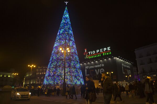 Новогодние елки в разных городах мира - Sputnik Кыргызстан