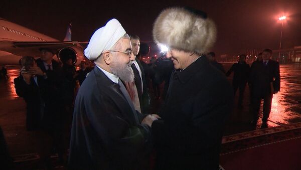 Ассаляму алейкум! — Атамбаев и Роухани тепло поздоровались в Бишкеке - Sputnik Кыргызстан