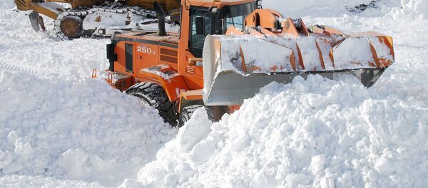Расчистка дорог от снежных лавин. Архивное фото - Sputnik Кыргызстан