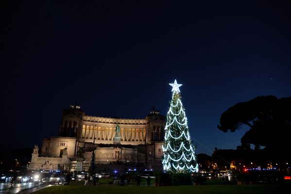 Новогодние елки в разных городах мира - Sputnik Кыргызстан