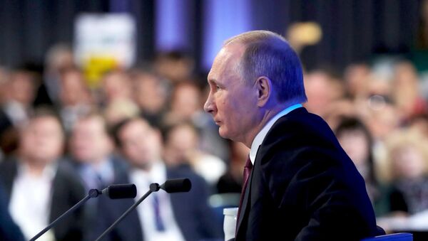 Двенадцатая ежегодная большая пресс-конференция президента РФ Владимира Путина - Sputnik Кыргызстан