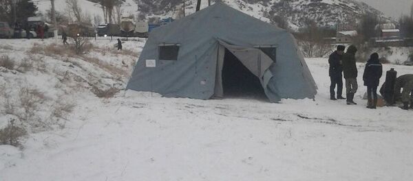 Палатики для застрявших из-за сошедсих лавин на посту Сосновка на трассе Бишкек — Ош - Sputnik Кыргызстан
