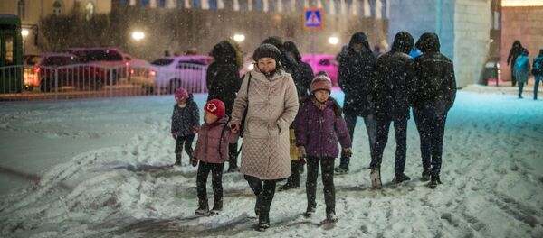 Сильный снегопад в Бишкеке - Sputnik Кыргызстан