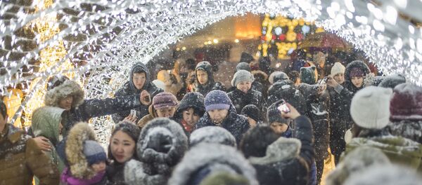 Сильный снегопад в Бишкеке - Sputnik Кыргызстан