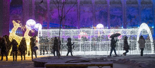 Сильный снегопад в Бишкеке Сильный снегопад в Бишкеке - Sputnik Кыргызстан