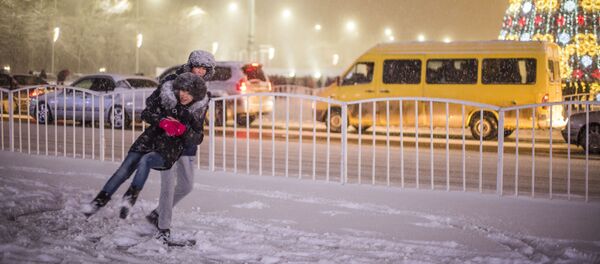 Сильный снегопад в Бишкеке - Sputnik Кыргызстан