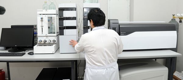 Лаборатория кызматкери. Архив - Sputnik Кыргызстан