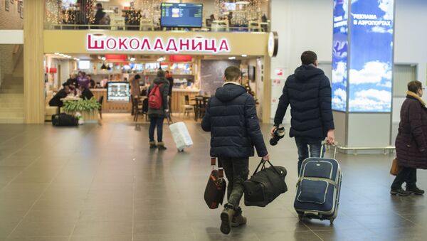 Пассажиры в аэропорту. Архивное фото - Sputnik Кыргызстан
