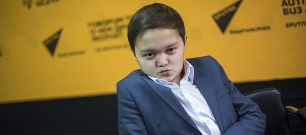 Молодой актер, квнщик Азамат Уланов во время интервью на радио Sputnik Кыргызстан Молодой актер, квнщик Азамат Уланов во время интервью на радио Sputnik Кыргызстан - Sputnik Кыргызстан