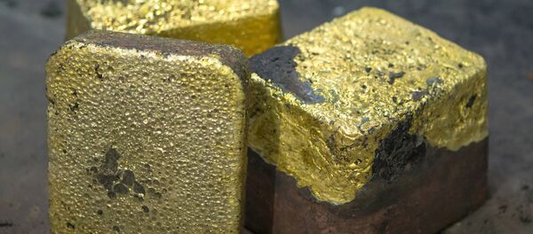 Доре — 85 пайыздуу алтын эритмеси. Архив - Sputnik Кыргызстан