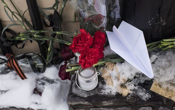 В России понедельник, 26 декабря, объявлен днем траура по погибшим в результате авиакатастрофы Ту-154, заявил президент РФ Владимир Путин. - Sputnik Кыргызстан