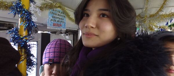 Под рассказы об истории Бишкека пассажиров бесплатно возит троллейбус - Sputnik Кыргызстан