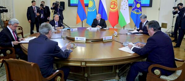 Заседание ВЕЭС и сессии Совета коллективной безопасности ОДКБ в Санкт-Петербурге - Sputnik Кыргызстан