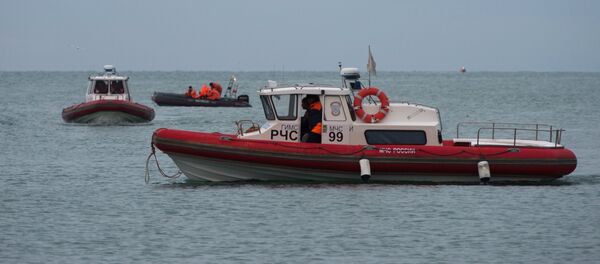 Поисково-спасательные работы у побережья Черного моря, где потерпел крушение самолет Минобороны РФ Ту-154. Поисково-спасательные работы у побережья Черного моря, где потерпел крушение самолет Минобороны РФ Ту-154. - Sputnik Кыргызстан