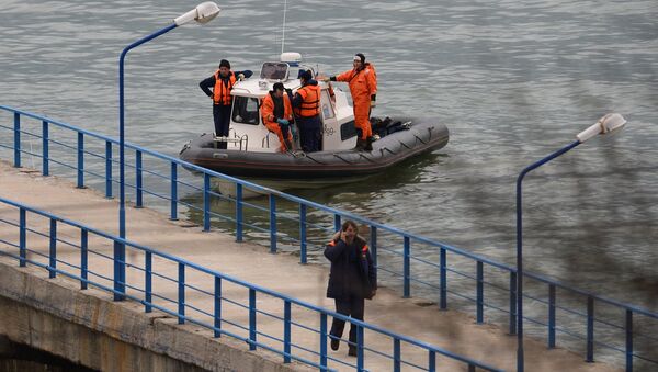 Поисково-спасательные работы у побережья Черного моря, где потерпел крушение самолет Минобороны РФ Ту-154. - Sputnik Кыргызстан