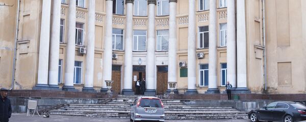 Вид на вход в Национальный госпиталь в Бишкеке. Архивное фото - Sputnik Кыргызстан