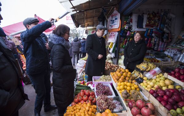 Он отметил, что на территории базара есть свободные торговые места. Проведена разъяснительная работа с руководством рынка и продавцами. - Sputnik Кыргызстан